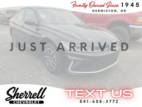 Used 2025 Volkswagen Jetta SE FWD image 1