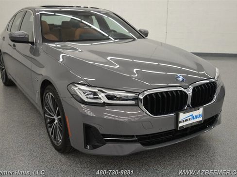 Used 2022 BMW 530e w/ Premium Package image 5