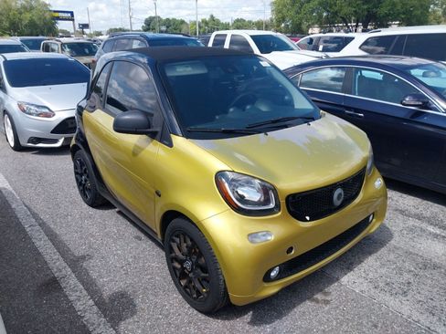 Used 2017 smart fortwo Proxy RWD image 5
