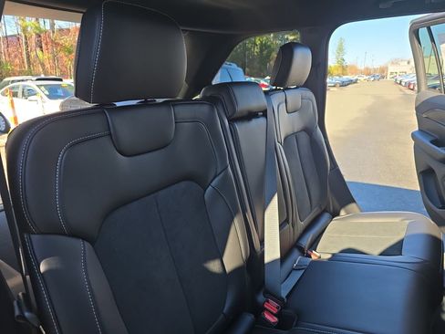 New 2025 Jeep Grand Cherokee Altitude image 11