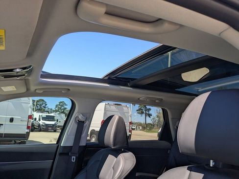 Used 2025 Kia Sorento EX w/ Panoramic Sunroof Package image 16