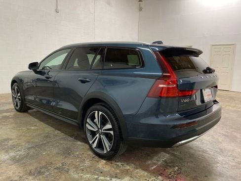 Used 2025 Volvo V60 B5 Cross Country Plus AWD/4WD image 3