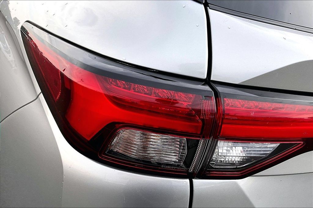 Used 2024 Mitsubishi Outlander SE AWD/4WD image 30