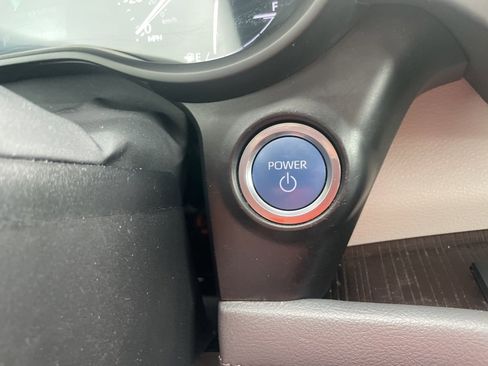 Used 2021 Toyota Sienna XLE image 29