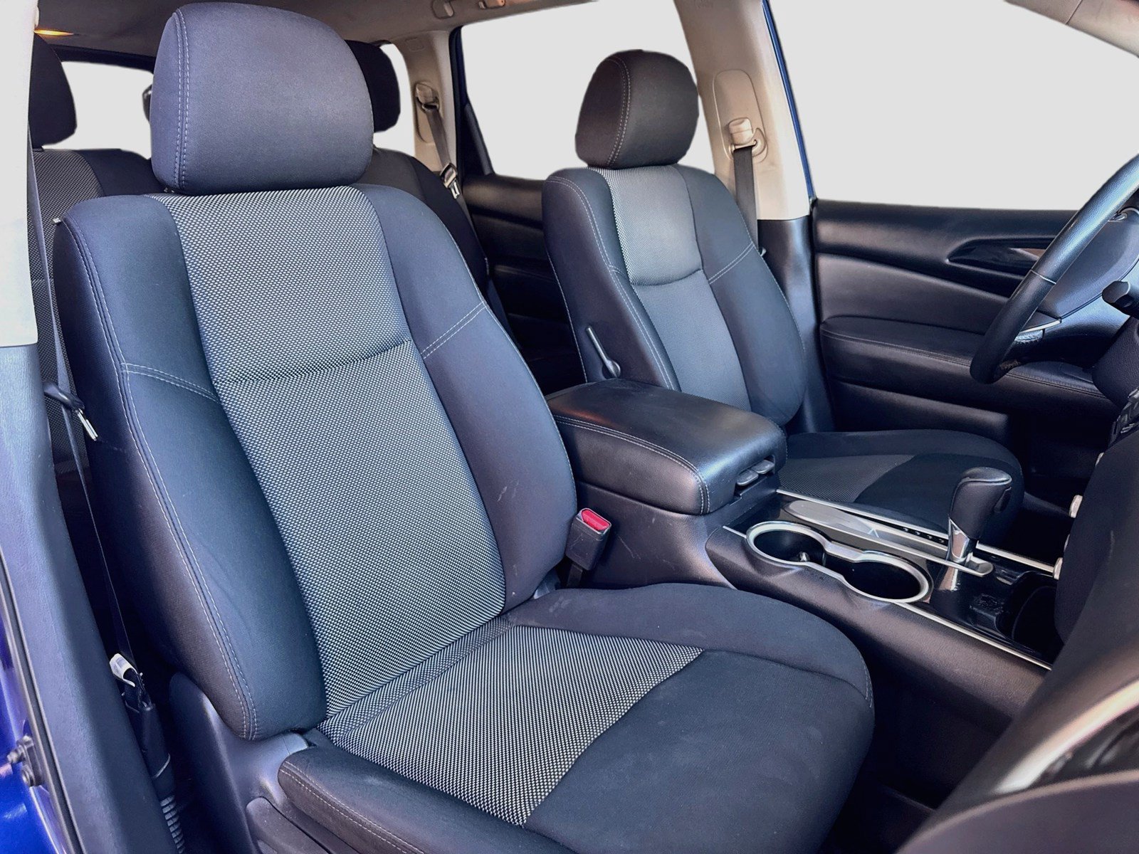 Used 2018 Nissan Pathfinder SV FWD image 19