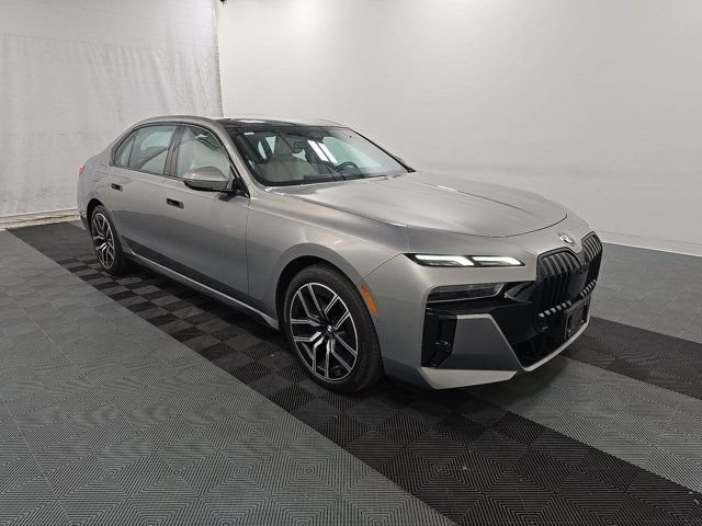 Used 2023 BMW 760i xDrive AWD/4WD image 2