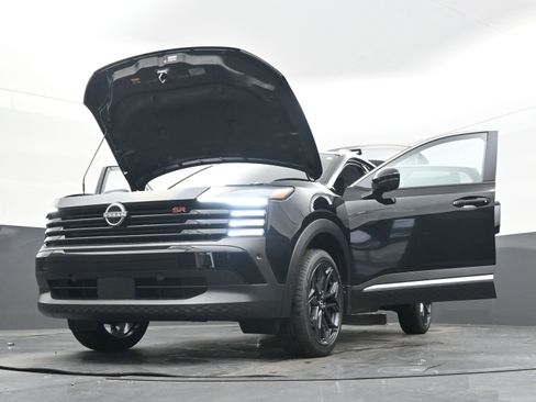 New 2025 Nissan Kicks SR image 40