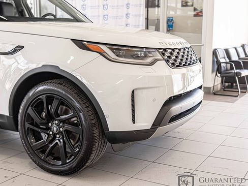 Used 2024 Land Rover Discovery S image 3