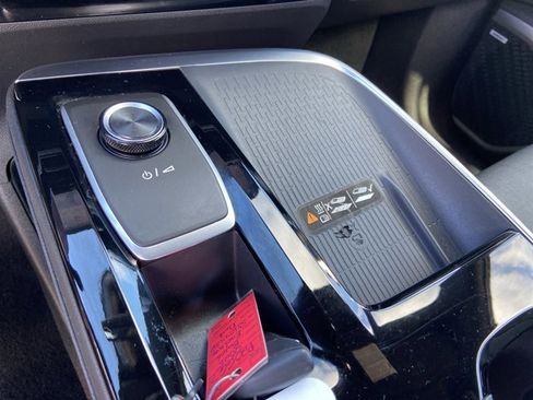 Used 2025 Buick Enclave Preferred w/ Power Package image 40