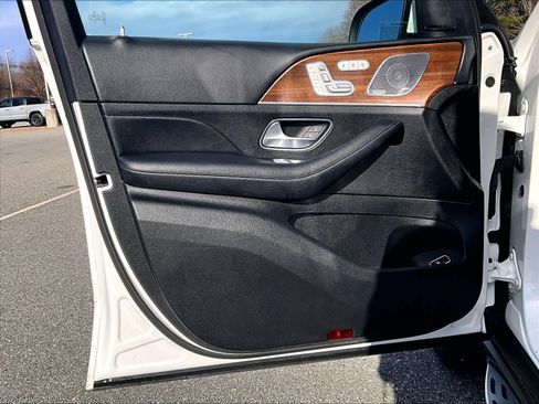 Used 2021 Mercedes-Benz GLS 450 4MATIC image 9