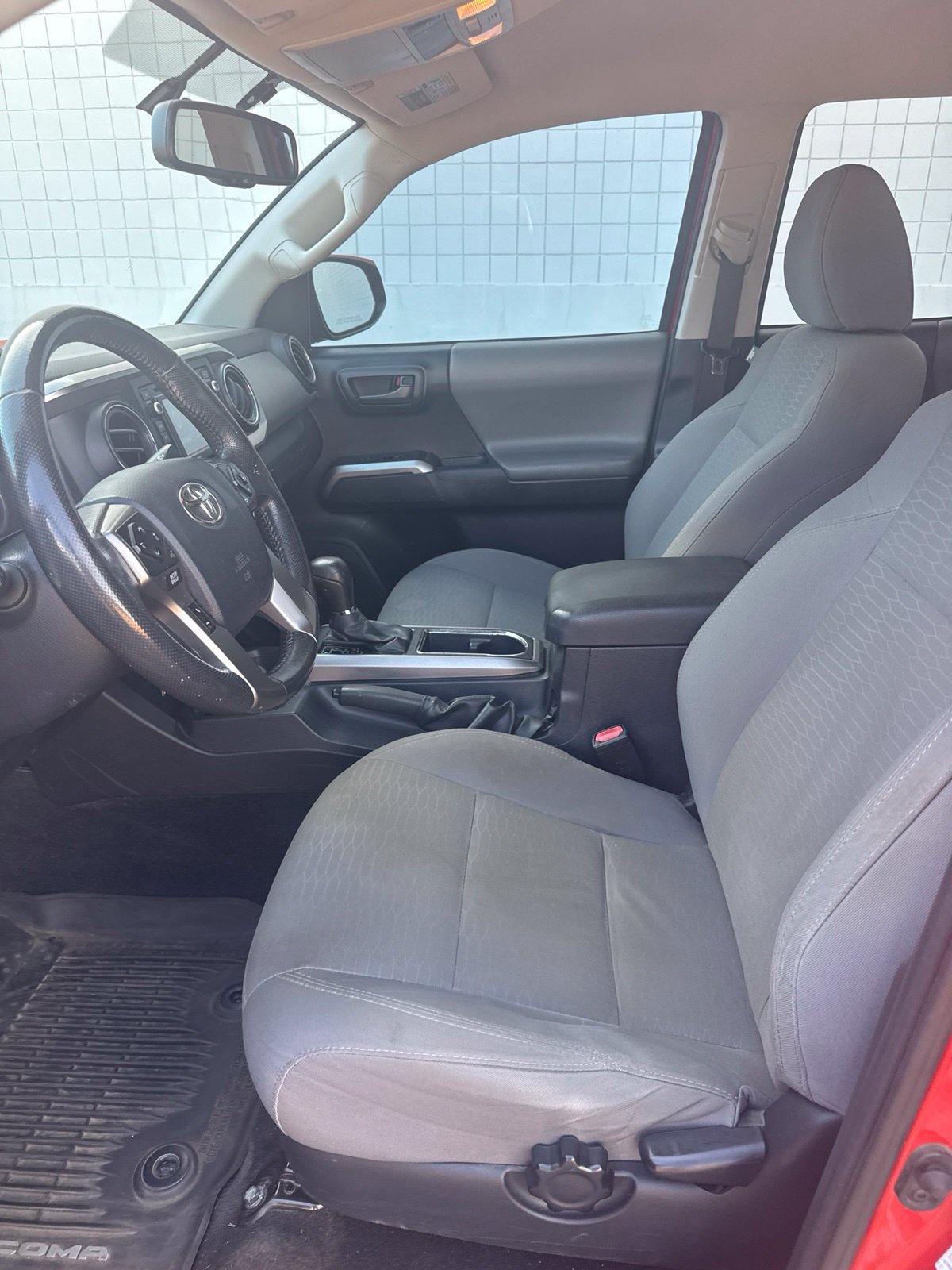 Used 2017 Toyota Tacoma SR5 w/ Tow Package RWD image 6