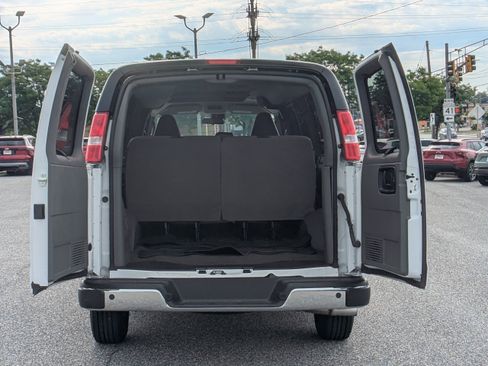 Used 2025 Chevrolet Express 3500 LT w/ LT Preferred Equipment Group RWD image 8