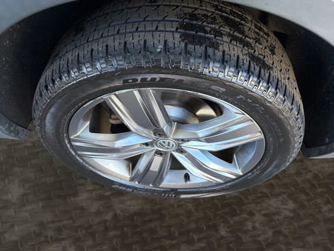 Used 2020 Volkswagen Tiguan SEL image 35