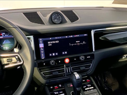 Used 2025 Porsche Macan image 16