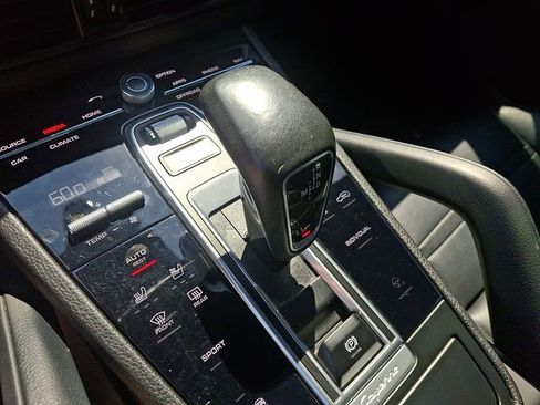Used 2019 Porsche Cayenne AWD/4WD image 18