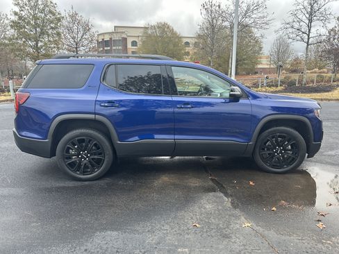 Used 2023 GMC Acadia SLT w/ Elevation Edition image 30