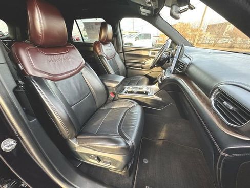 Used 2020 Ford Explorer Platinum w/ Premium Technology Package image 28