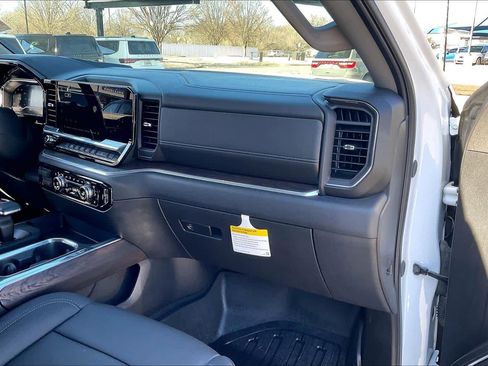 Used 2025 GMC Sierra 1500 SLT w/ SLT Premium Package image 17