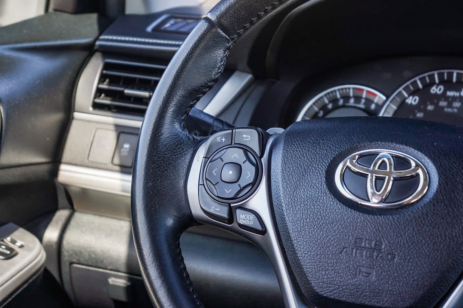 Used 2014 Toyota Camry SE FWD image 17