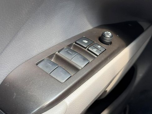 Used 2023 Toyota Camry SE image 21