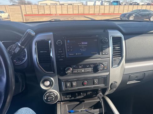 Used 2018 Nissan Titan PRO-4X image 12