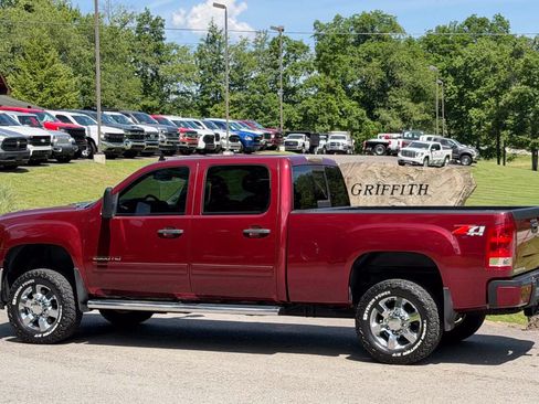 Used 2014 GMC Sierra 2500 SLE w/ SLE Preferred Package AWD/4WD image 2