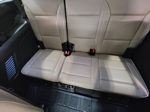Used 2021 Chevrolet Tahoe Premier AWD/4WD image 24