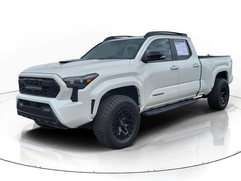Used 2025 Toyota Tacoma TRD Sport image 3