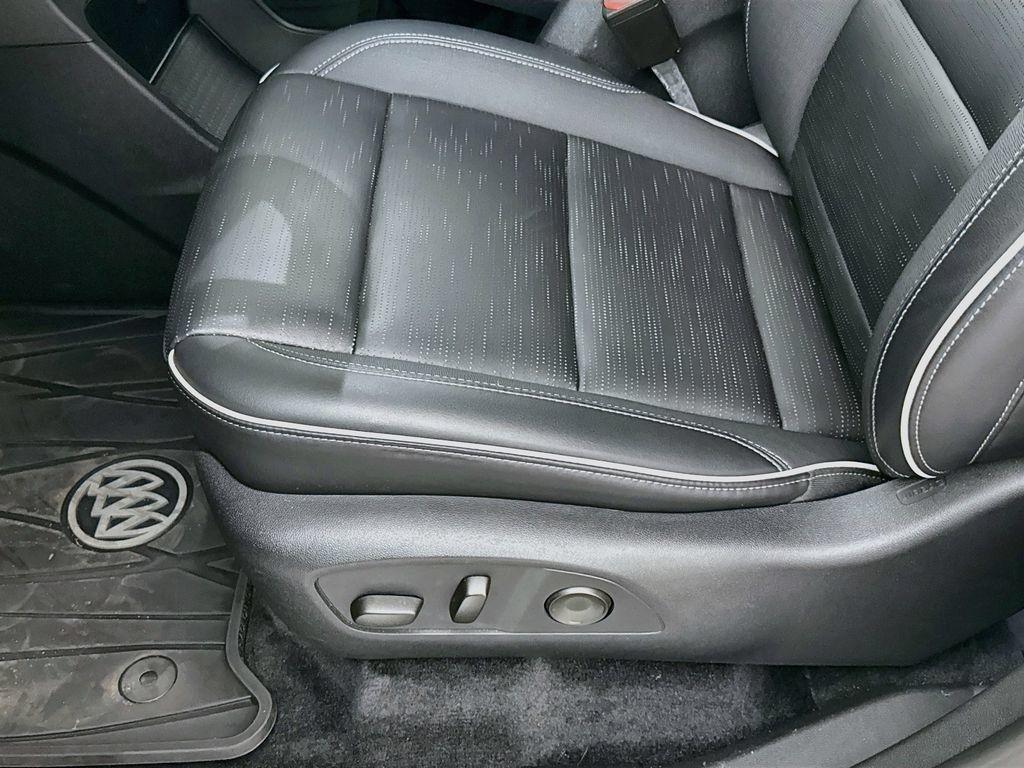Used 2025 Buick Enclave Sport Touring w/ Power Package FWD image 20