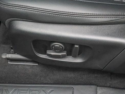 Used 2025 Land Rover Discovery Sport S image 30