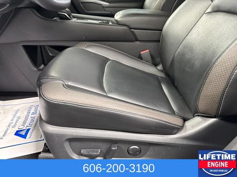 Used 2024 Nissan Pathfinder SL AWD/4WD image 26