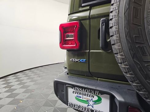 Used 2021 Jeep Wrangler Unlimited Sahara w/ Safety Group image 15