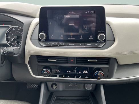 Used 2025 Nissan Rogue SV image 26