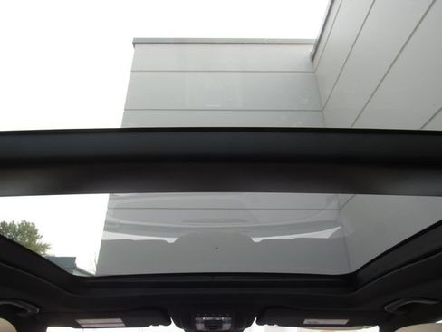 Used 2024 Mercedes-Benz GLE 450 4MATIC image 30