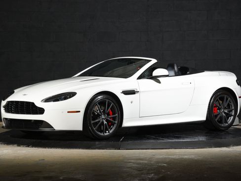 Used 2015 Aston Martin V8 Vantage GT RWD image 29