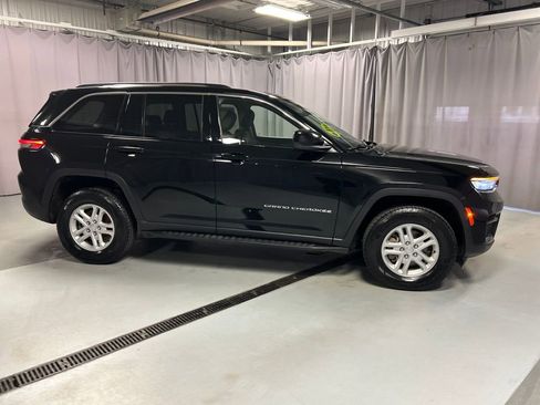 Used 2023 Jeep Grand Cherokee Laredo image 8