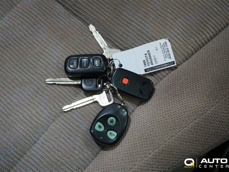 Used 1999 Toyota 4Runner SR5 AWD/4WD image 25