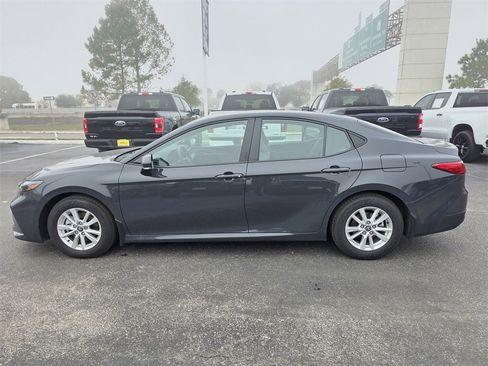 Used 2025 Toyota Camry LE image 7