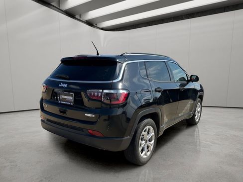 Used 2025 Jeep Compass Latitude image 5