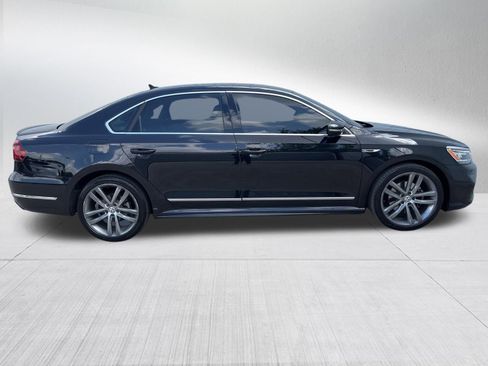 Used 2017 Volkswagen Passat 1.8T R-Line w/ R-Line Lighting Package FWD image 5