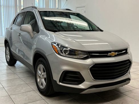 Used 2020 Chevrolet Trax LT w/ LT Convenience Package image 1
