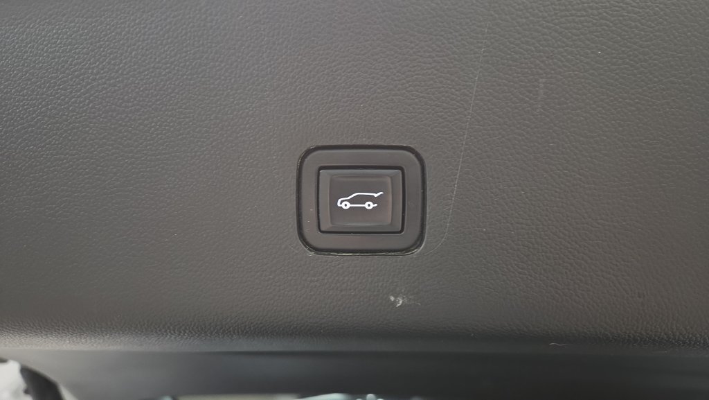 Used 2021 Chevrolet Traverse RS w/ LPO, Floor Liner Package AWD/4WD image 28
