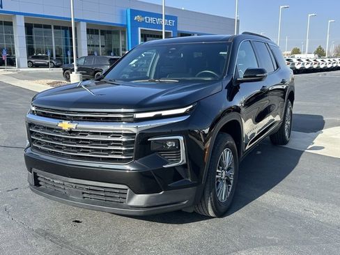 Used 2025 Chevrolet Traverse LT image 35