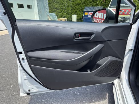 Used 2025 Toyota Corolla LE FWD image 14