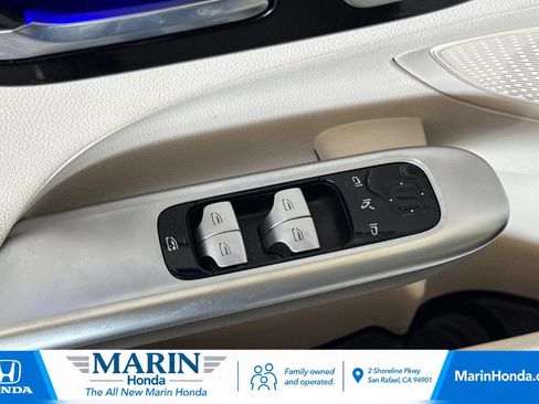 Used 2025 Mercedes-Benz C 300 Sedan image 12
