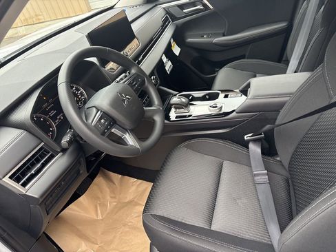New 2026 Mitsubishi Outlander ES image 12