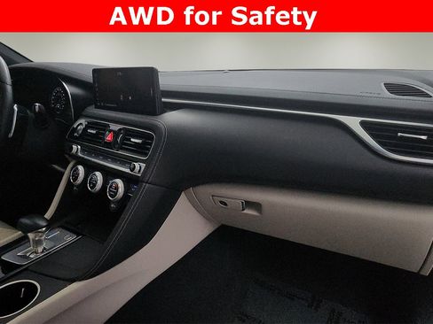 Used 2022 Genesis G70 2.0T image 25