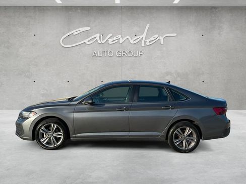 Used 2024 Volkswagen Jetta SE FWD image 13
