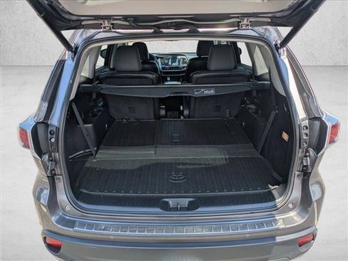 Used 2016 Toyota Highlander Limited Platinum AWD/4WD image 6