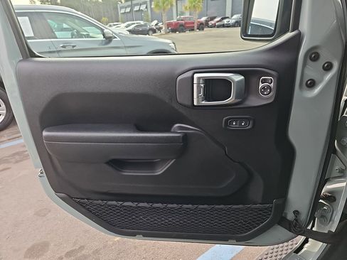 Used 2023 Jeep Wrangler Sport S image 32